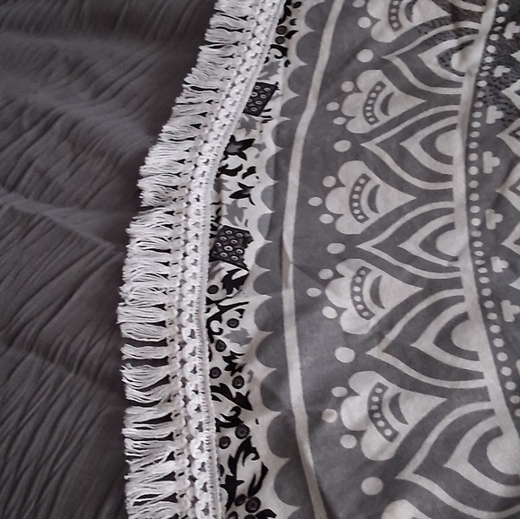 NEW Mandala Print With Fringe - Picture 8 of 8
